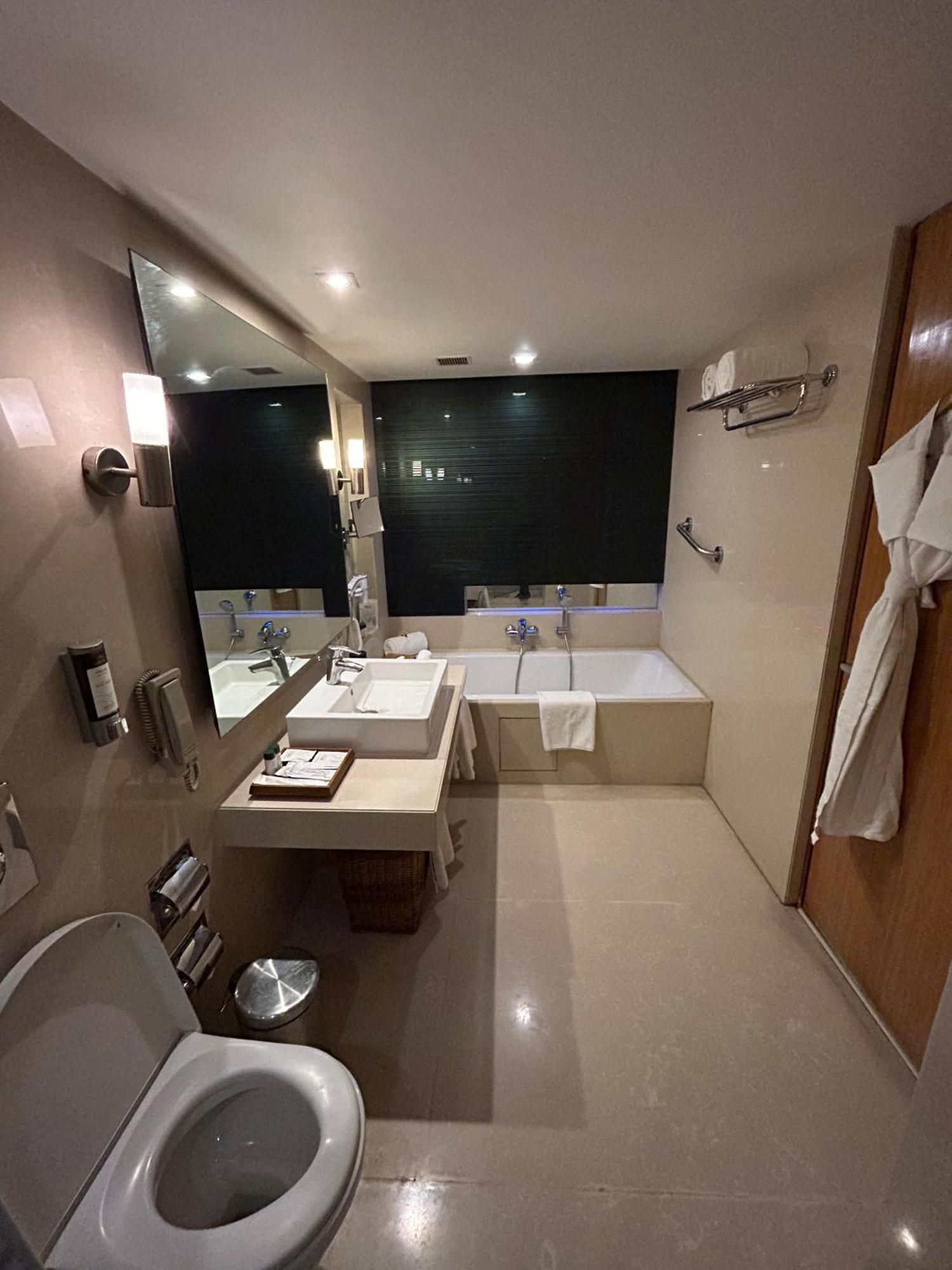 Fortune Select Sg Highway, Ahmedabad - Member Itc Hotels' Group Экстерьер фото
