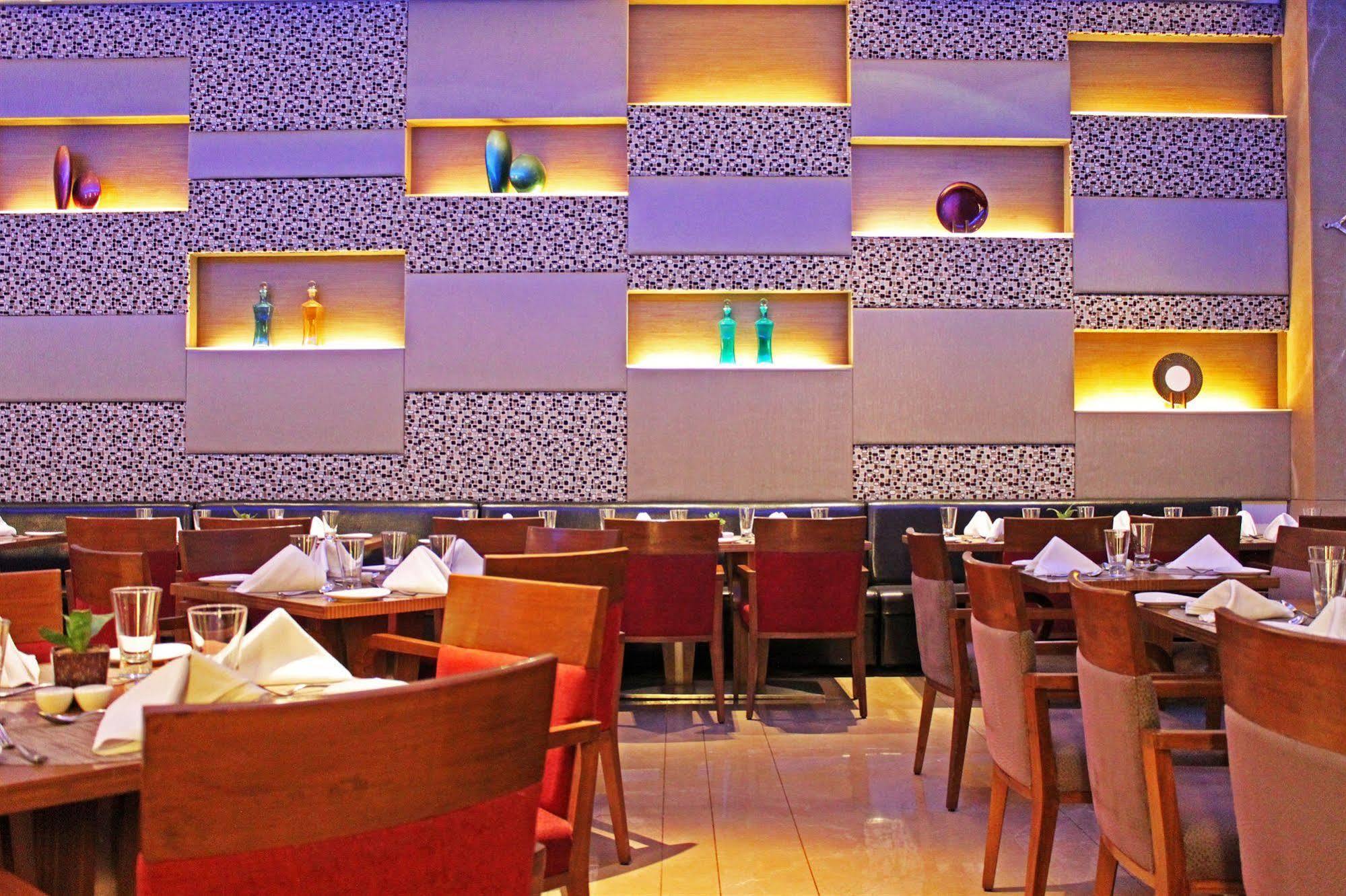 Fortune Select Sg Highway, Ahmedabad - Member Itc Hotels' Group Экстерьер фото