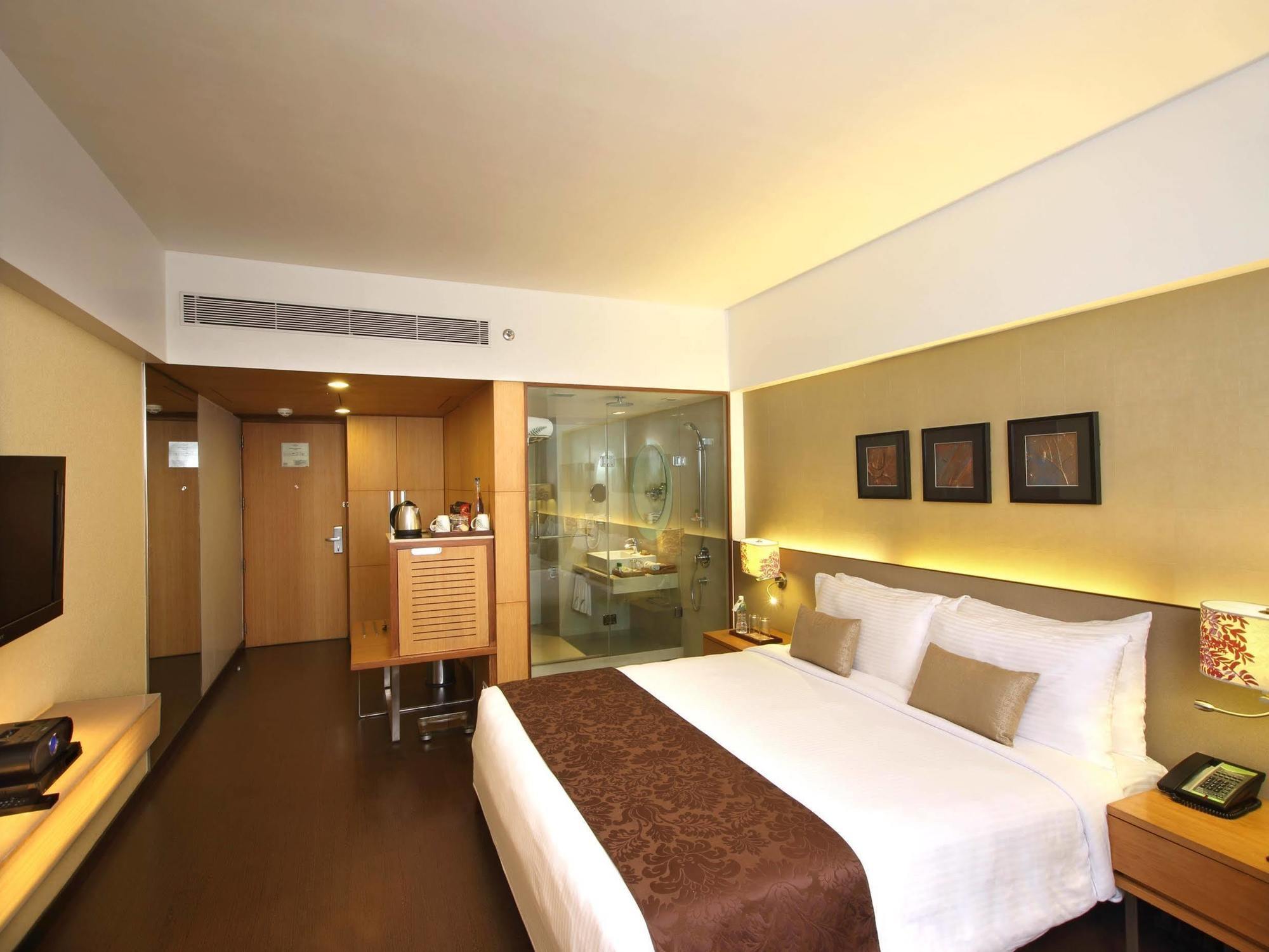 Fortune Select Sg Highway, Ahmedabad - Member Itc Hotels' Group Экстерьер фото