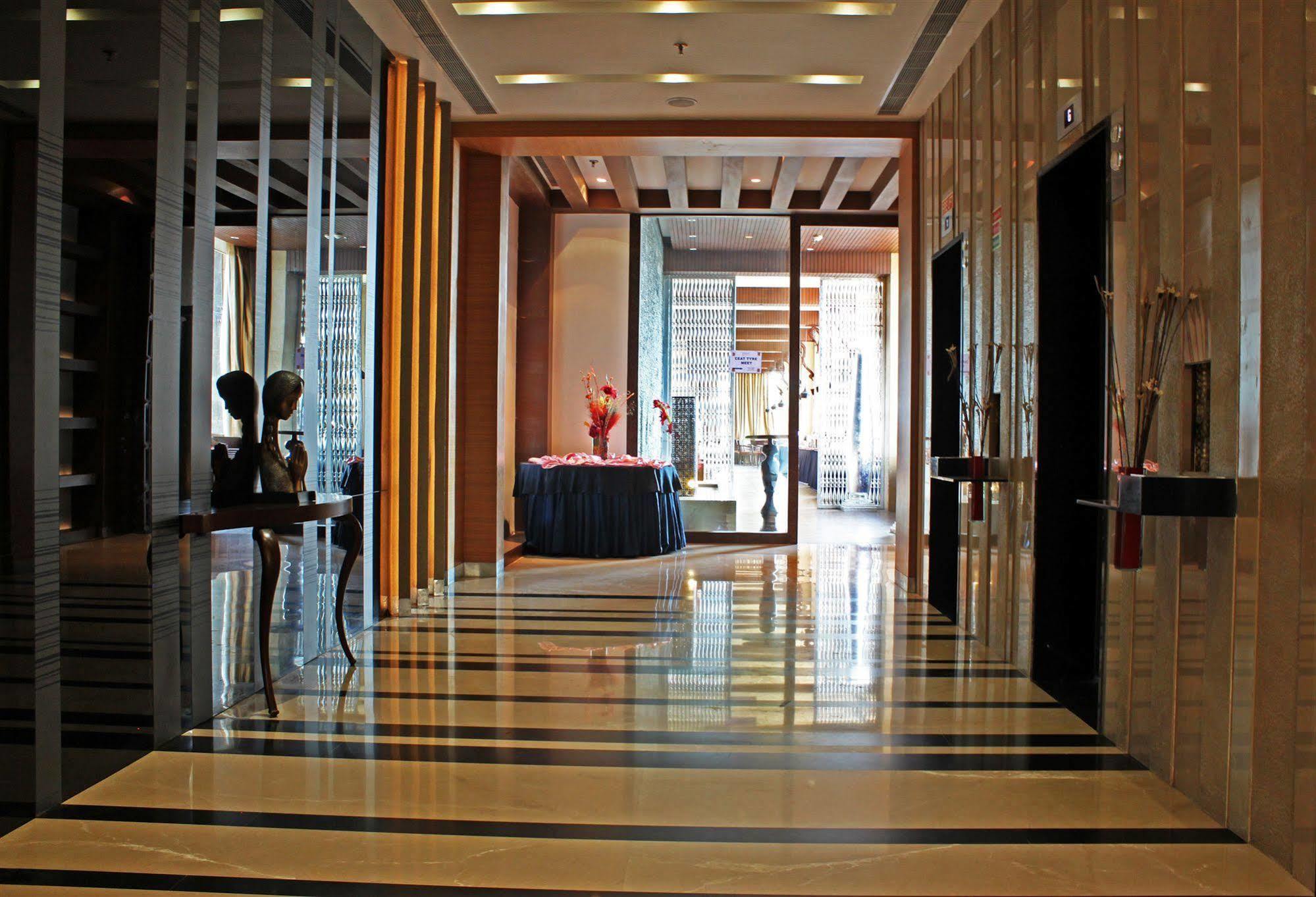 Fortune Select Sg Highway, Ahmedabad - Member Itc Hotels' Group Экстерьер фото