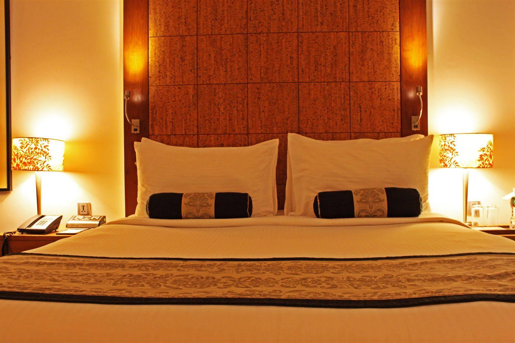 Fortune Select Sg Highway, Ahmedabad - Member Itc Hotels' Group Экстерьер фото