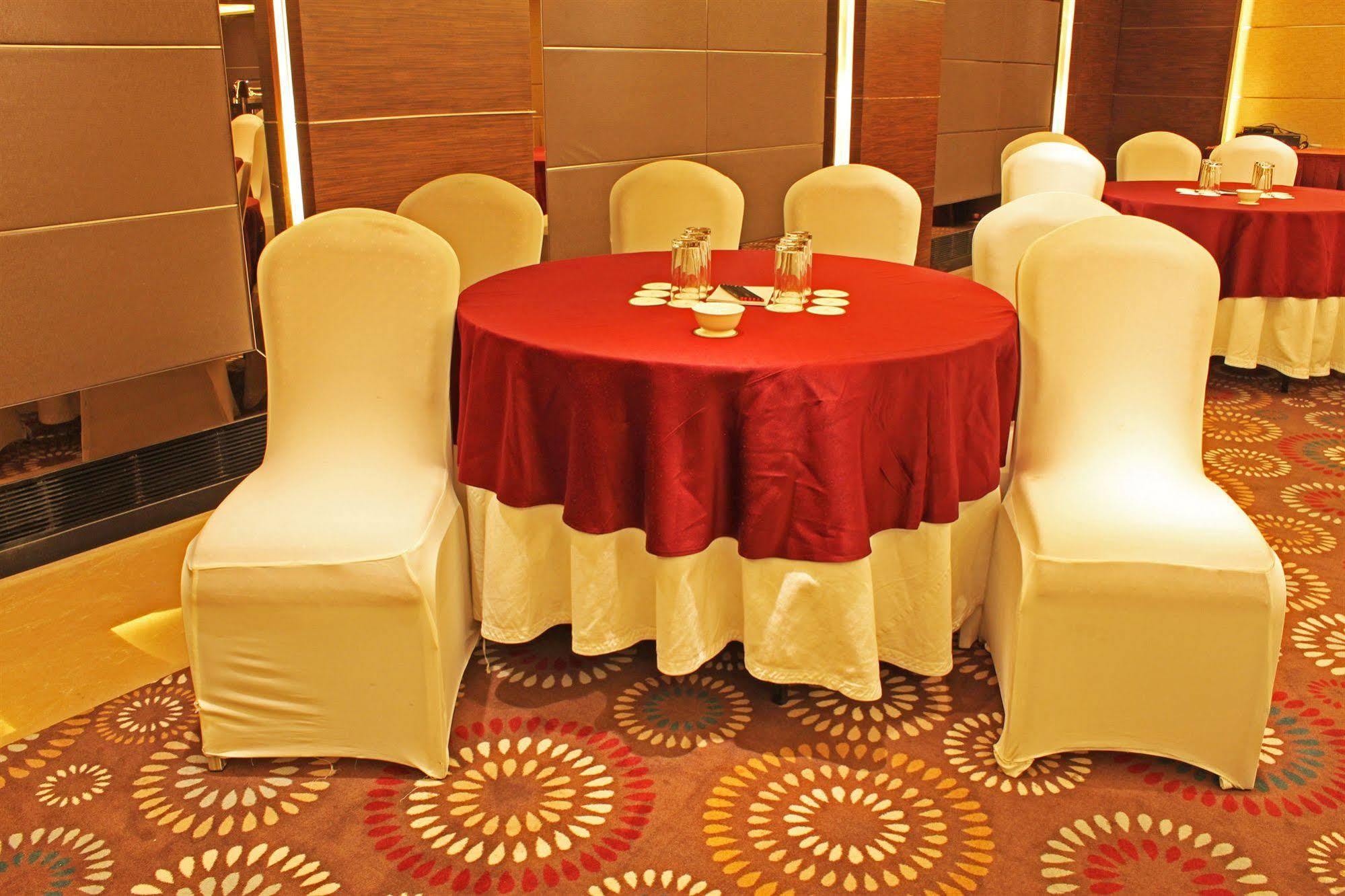 Fortune Select Sg Highway, Ahmedabad - Member Itc Hotels' Group Экстерьер фото