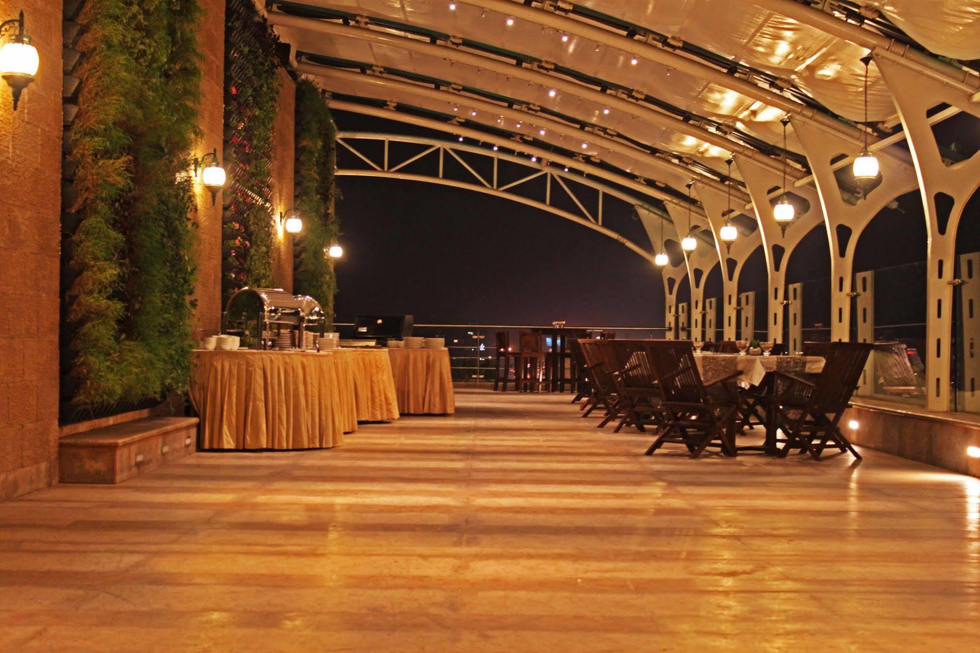 Fortune Select Sg Highway, Ahmedabad - Member Itc Hotels' Group Экстерьер фото