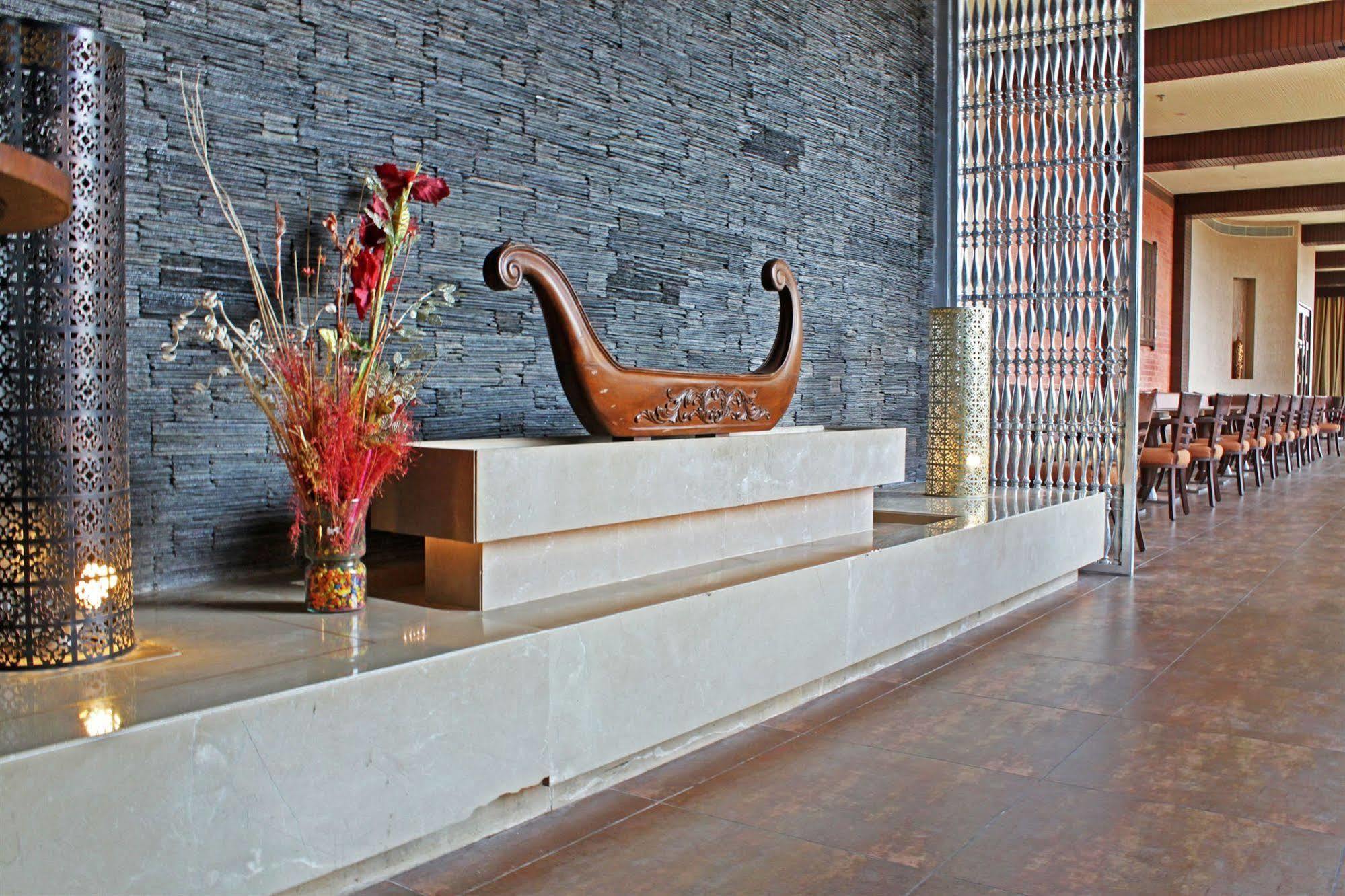 Fortune Select Sg Highway, Ahmedabad - Member Itc Hotels' Group Экстерьер фото